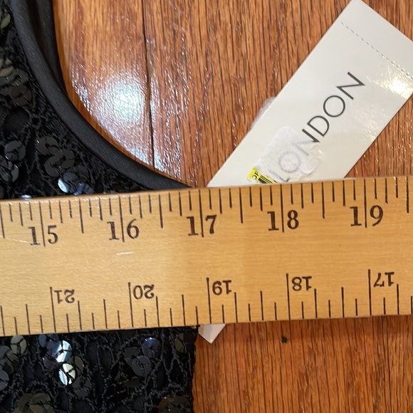 Maggie London Black Sequined Dress Sleeveless Fully Lined Scalloped Hem Low back - Picture 5 of 10